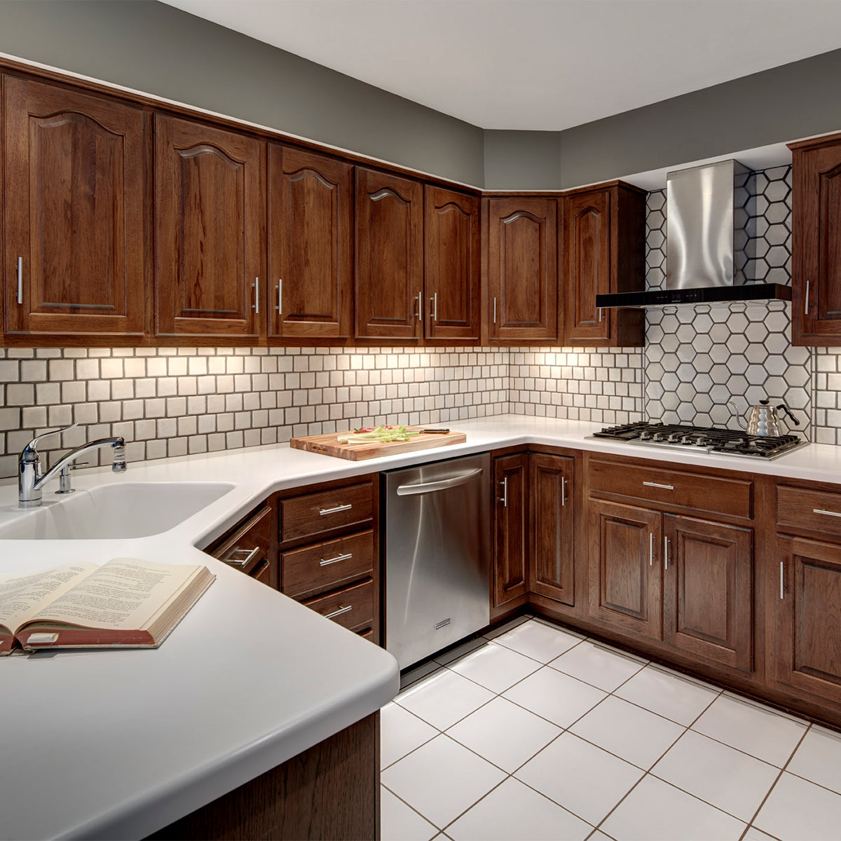 Cloud & Creme Backsplash – Pewabic Pottery